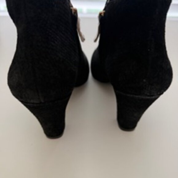 BCBG booties - Picture 2 of 3